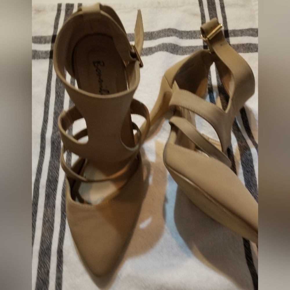 Bonnibel Tan Shoes size 8